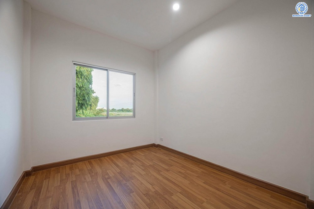 บ้านมือสอง โครงการ วิสต้าอเวนิว เพชรเกษม81 หลังมุม จาก SC Asset เนื้อที่กว้าง 31.7 ตร.ว. ฟังก์ชัน 3 ห้องนอน 2 ห้องน้ำ 1 ที่จอดรถ ราคาถูก และคุ้มค่าที่สุดในโครงการ! บนทำเลศักยภาพ เข้า-ออกหลายเส้นทาง อาทิ ถนนเพชรเกษม ถนนพุทธมณฑลสาย3 ใกล้รถไฟฟ้าสายสีน้ำเงิน(ส่วนต่อขยาย)